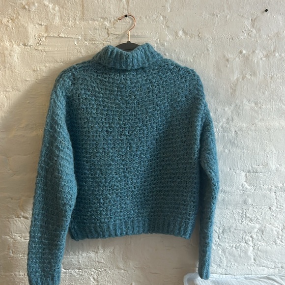 NAADAM - Bouclé Alpaca-Blend Turtleneck Sweater - Picture 3 of 8